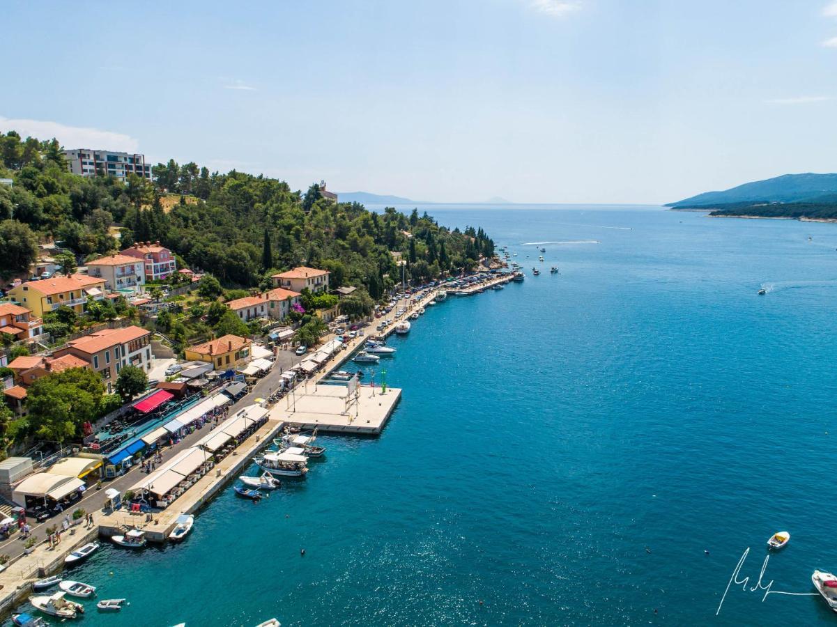 Apartment Layla - Intermezzo With Sea View In Center Of Рабац Экстерьер фото